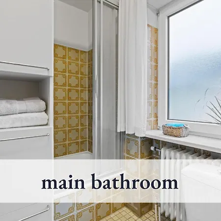 Hallo!-apartment: Spacious City-center Flat With Sunny Terrace Apartment *
