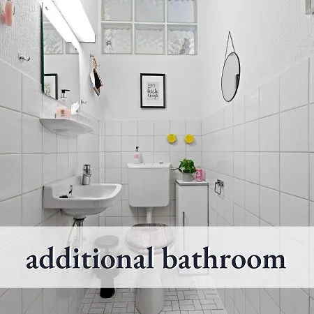 Hallo!-apartment: Spacious City-center Flat With Sunny Terrace Apartment *