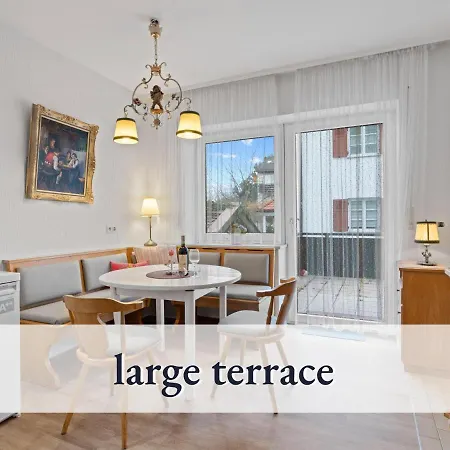 Apartment Hallo!-apartment: Spacious City-center Flat With Sunny Terrace